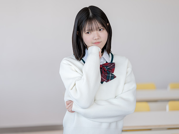悩む高校生